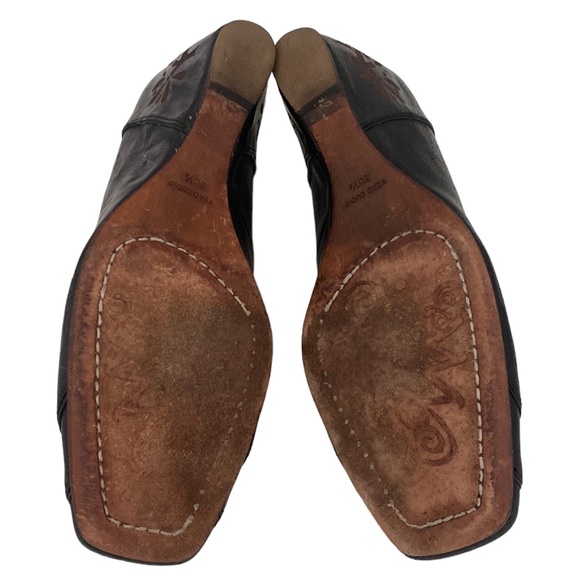 Modern Vintage Black Leather Floral Laser Cut Hidden Wedge Pumps - Picture 9 of 10